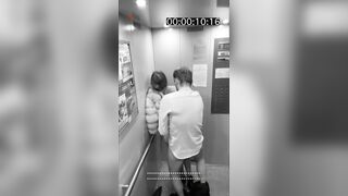 Камера лифта засняла секс парня с незнакомкой